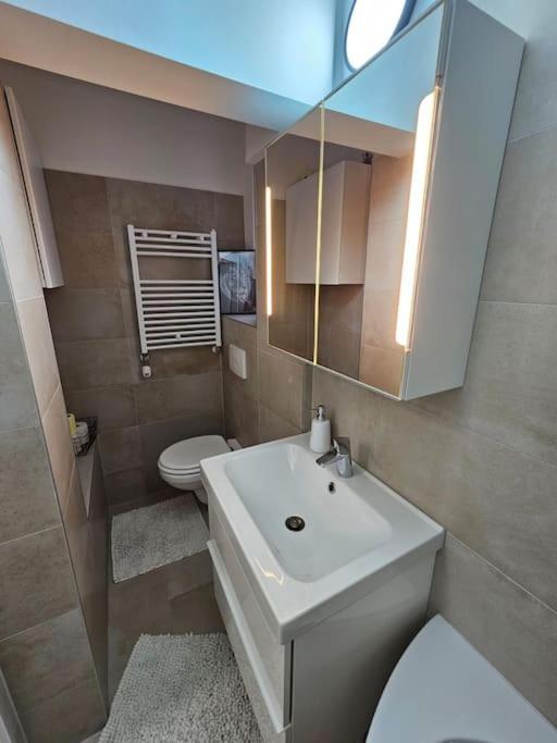 Affordable Suite In Vienna'S Hotpoint Bagian luar foto