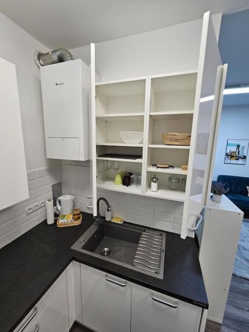 Affordable Suite In Vienna'S Hotpoint Bagian luar foto