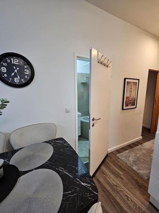 Affordable Suite In Vienna'S Hotpoint Bagian luar foto