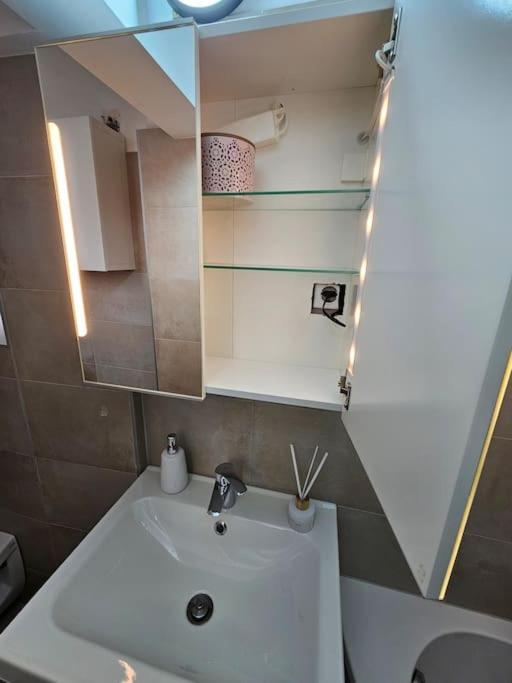 Affordable Suite In Vienna'S Hotpoint Bagian luar foto