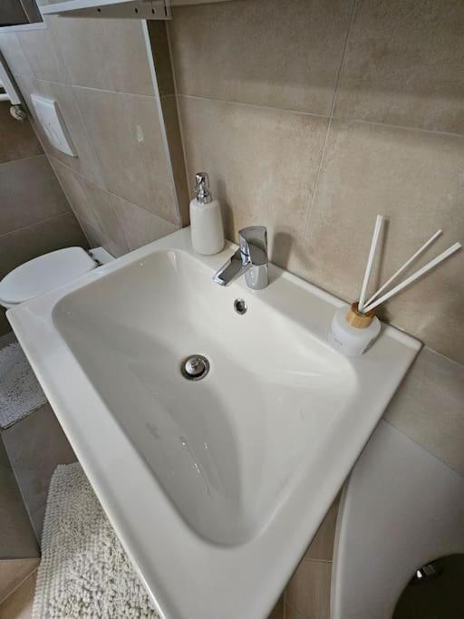 Affordable Suite In Vienna'S Hotpoint Bagian luar foto